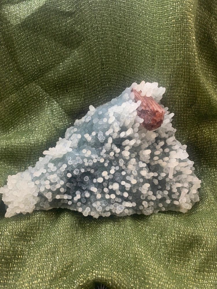 Heulandite, Apophyllite, Chalcedony Specimen