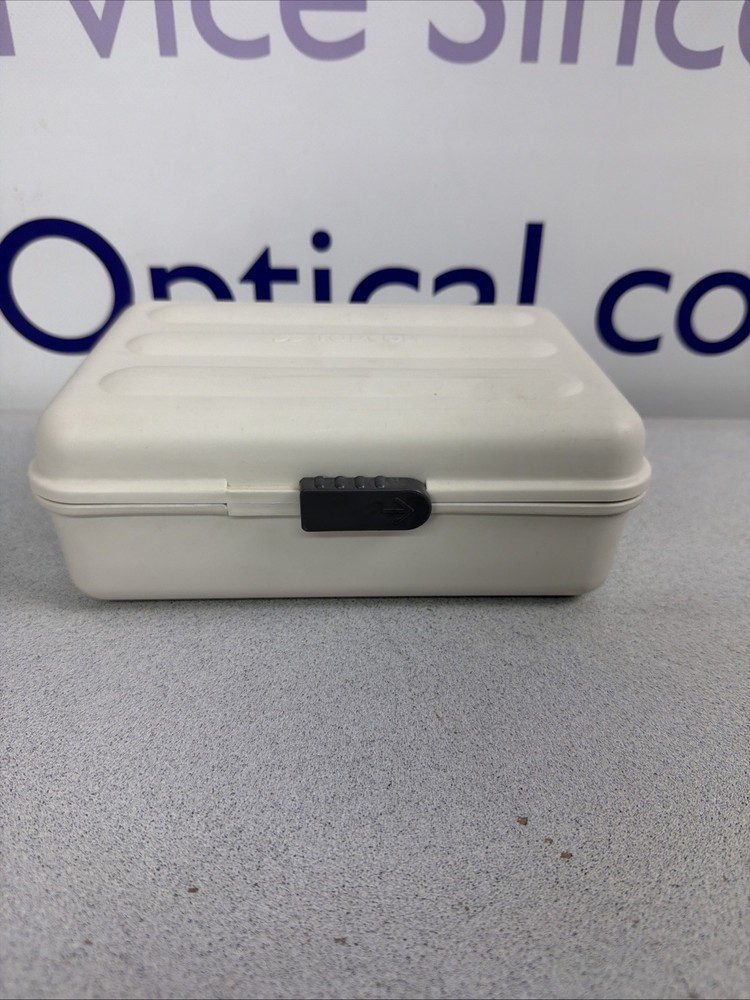 Topcon Auto Refractor/Keratometer Test Eye