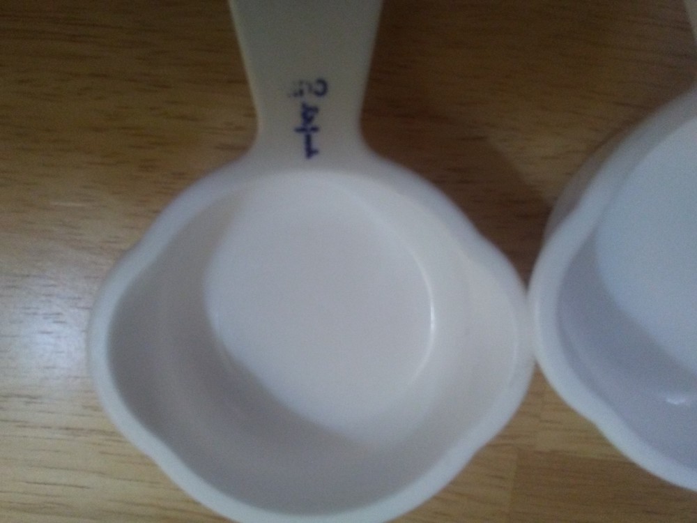 Tupperware curved handled measuring cups ergo