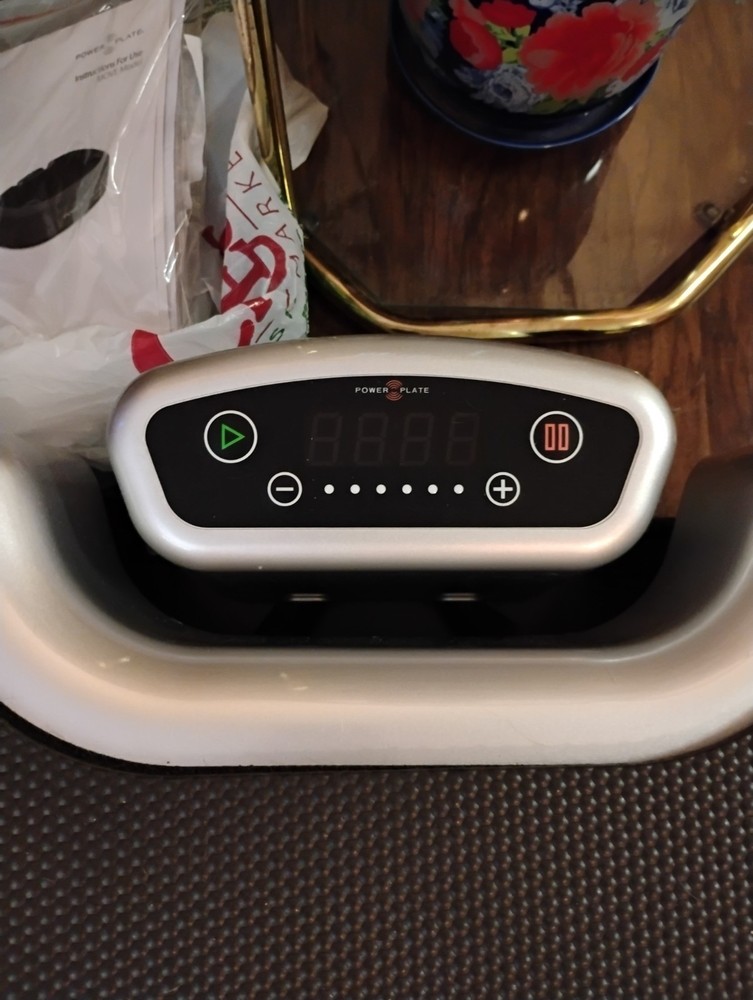 Power Plate Vibration MOVE model Silver. Used Once x 2 Mins