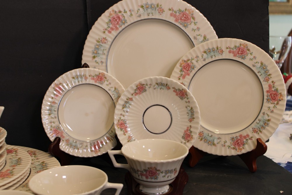 LENOX SACHET 6 BREAD PLATES 6 3/8"