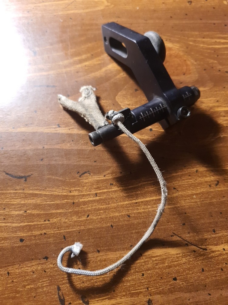 Trophy Taker Dropaway Arrow Rest  Black