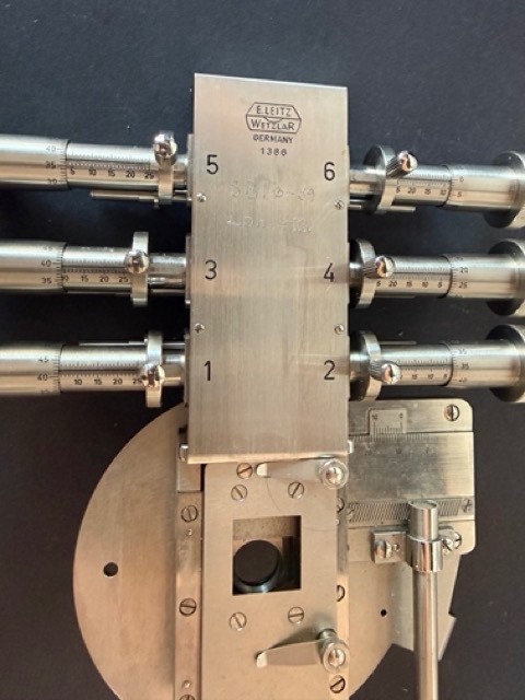Leitz 6 Spindle Ernst Reitz's Integrating Stage - Microscope Rare Accessory