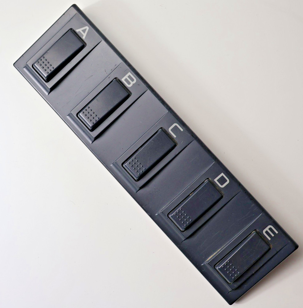 Korg EC-5 External Foot Controller – 5 Switch Pedal – With Cable – Tested