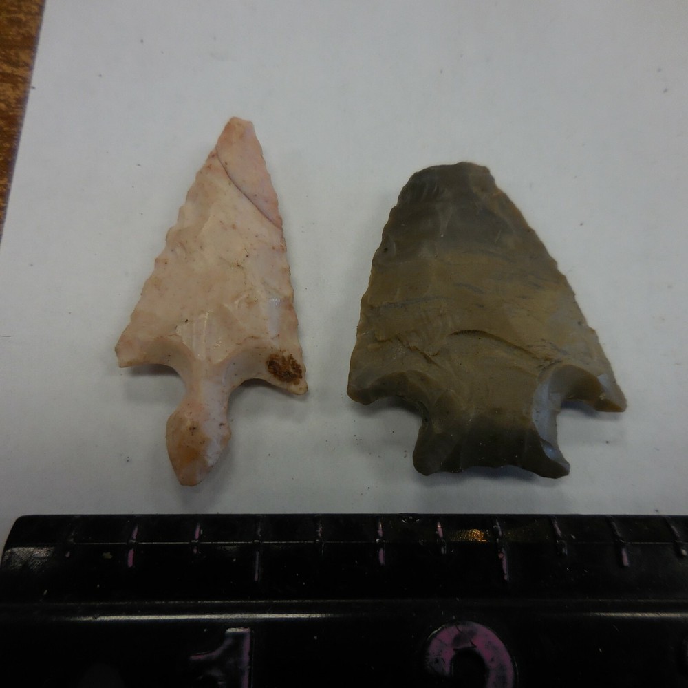 TWO SMALL POINTS -CLASSIC FORM AND FLAKING