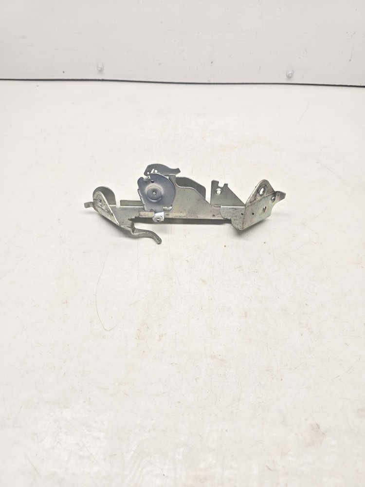 BRIGGS AND STRATTON ENGINE CONTROL BRACKET 798916