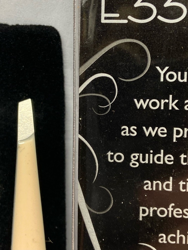 URBAN ESSENTIALS TWEEZERS