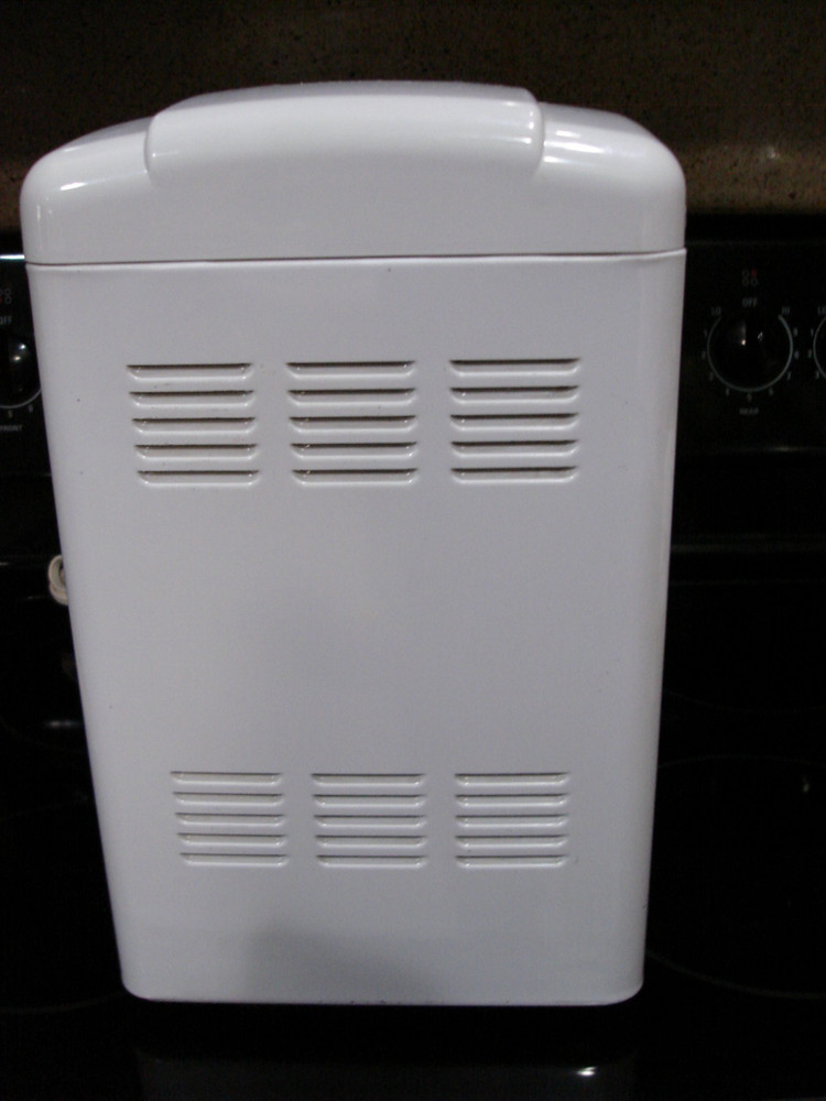 MINT! OSTER BREAD MAKER MODEL 5843 SPOTLESS!!