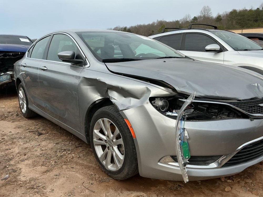 200       2015 Glove Box 4985095