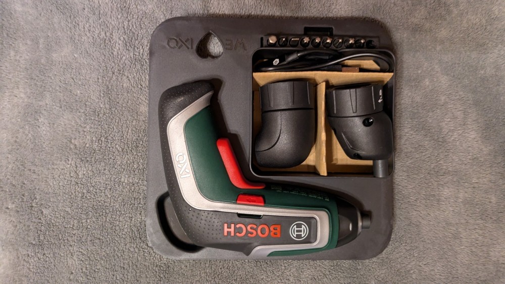 Bosch Ixo Gen 3 (3.6v Electric Screwdriver) Kit With Right Angle/Offset + Bits.