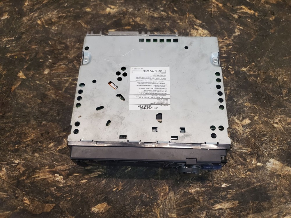 Alpine CDE-121 Radio Head Unit