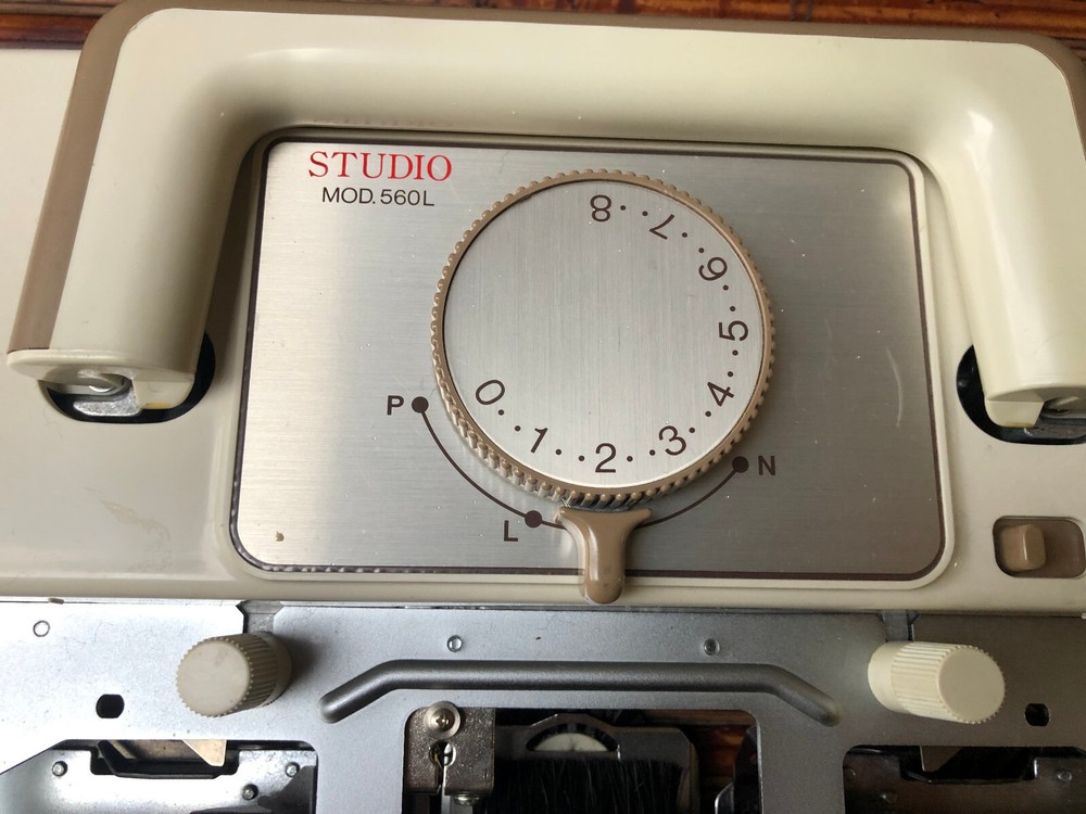 STUDIO MOD 560L KNITTING MACHINE CARIAGE ONLY, NO ATTACHMENTS