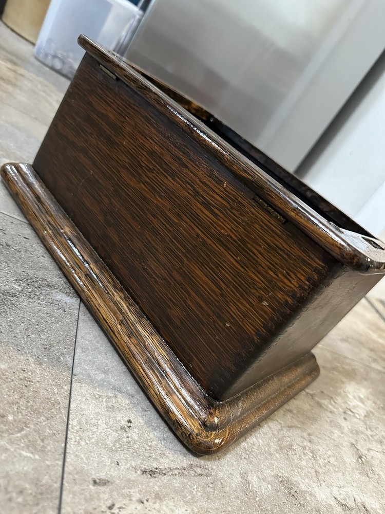 Antique Edison Cylinder Phonograph Oak Case Bottom