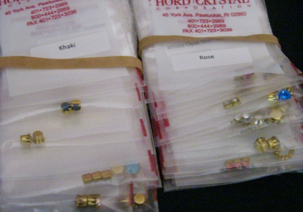 "VINTAGE STONE SETTINGS FROM HORD CRYSTAL-TOTAL 41 PKGS ASSORTED STONES"