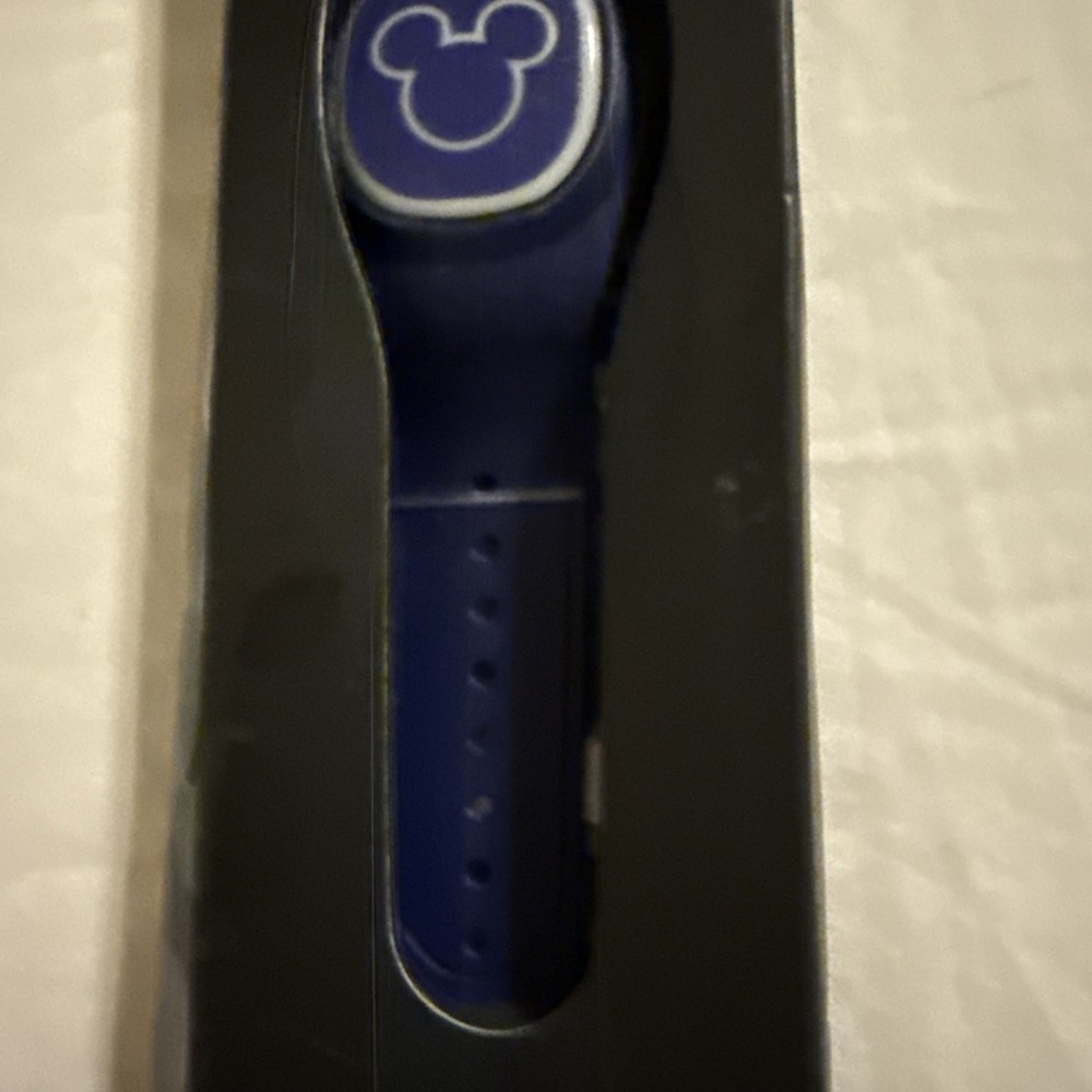 NEW Disney Parks Magic Band Plus + Solid Color Navy Blue UNLINKED W/ CABLE