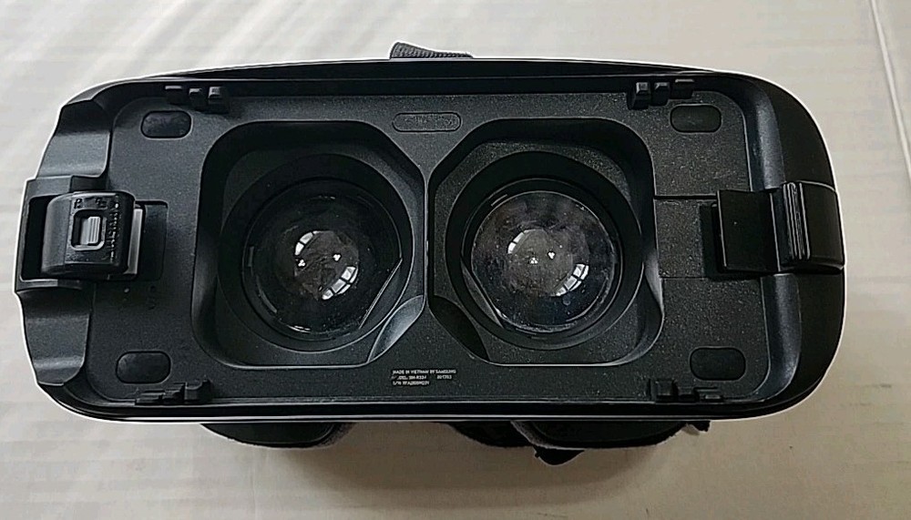 Samsung Gear VR Powered by Oculus Virtual Reality Headset