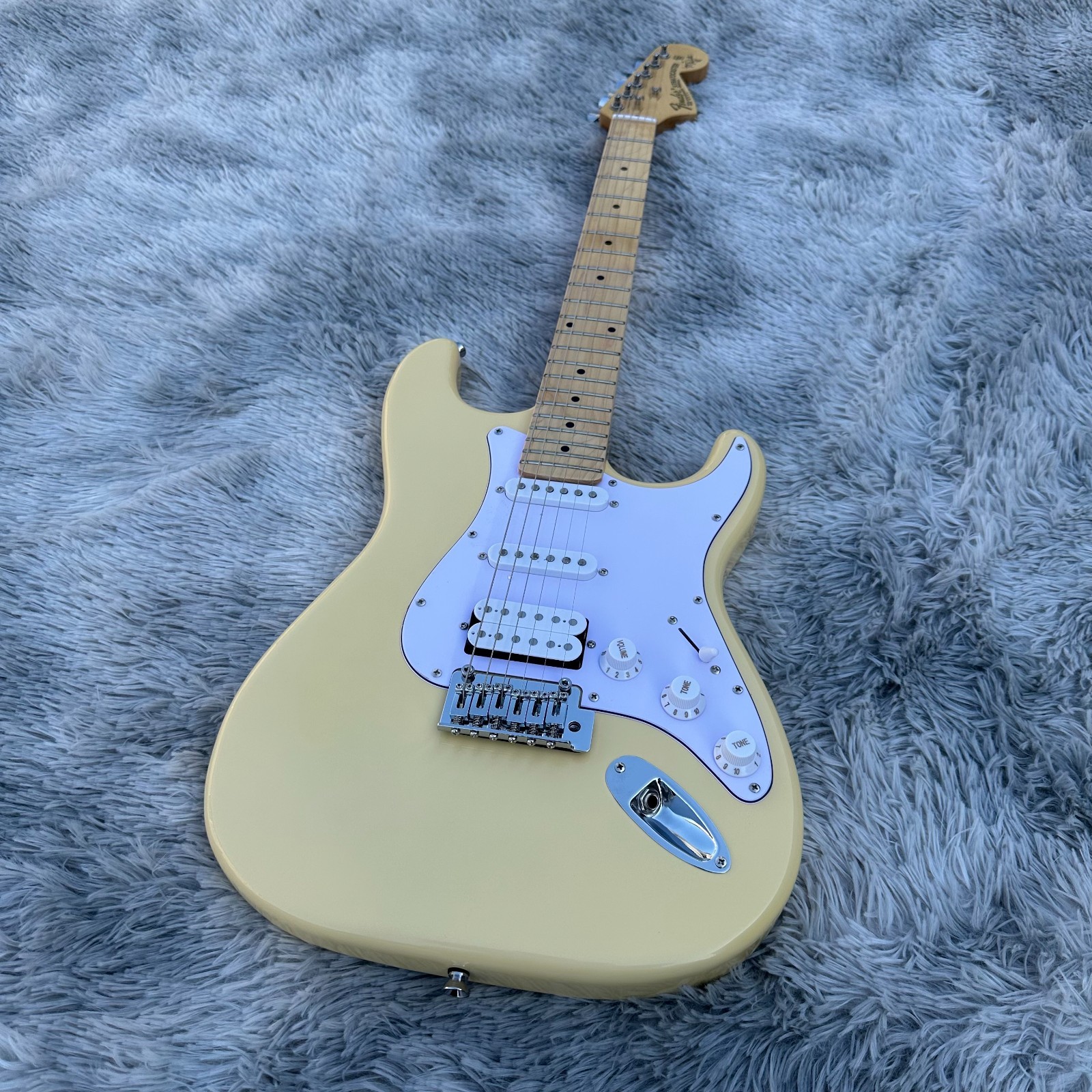 Milk white ST electric guitar/SSS pickup/white guard/silver tuner/from US