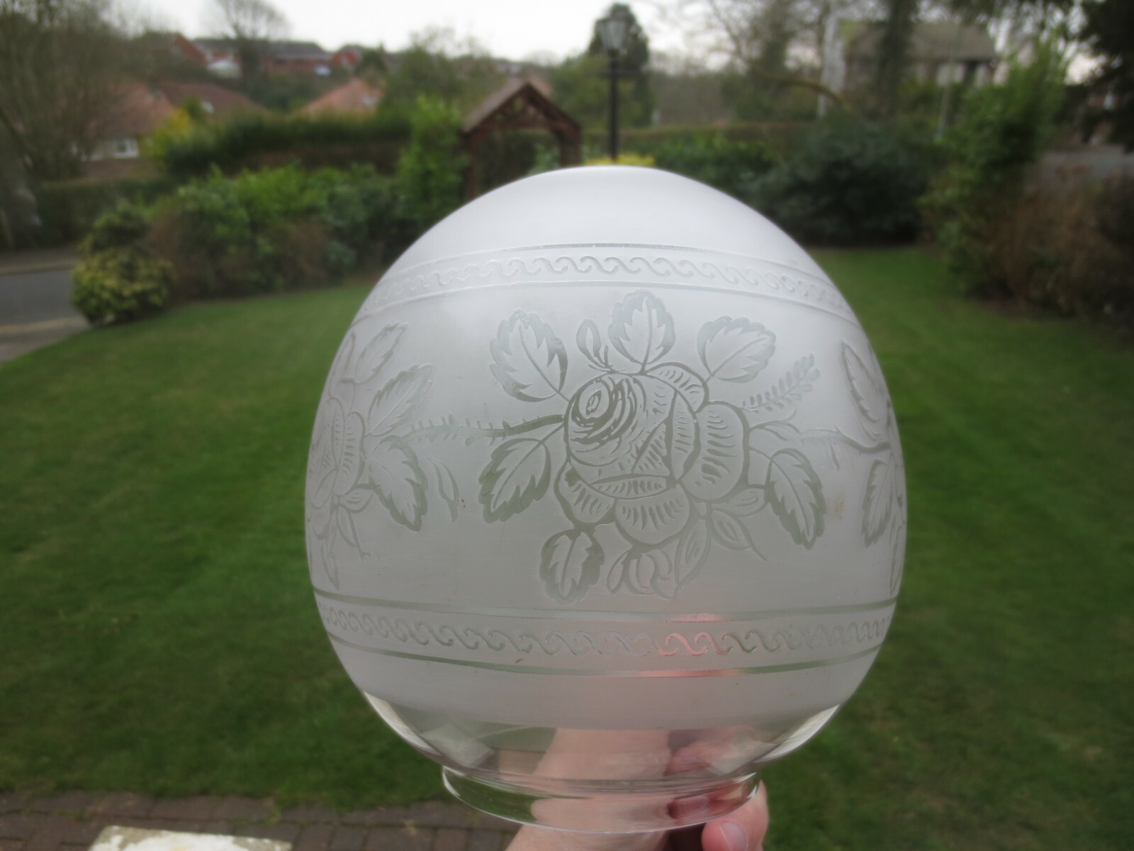 VICTORIAN ANTIQUE CRYSTAL ETCHED DUPLEX OIL LAMP SHADE