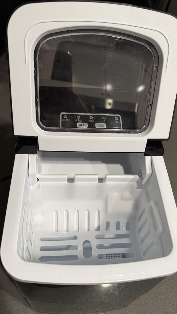 Frigidaire -BLACK 26lbs Compact Portable Ice Maker