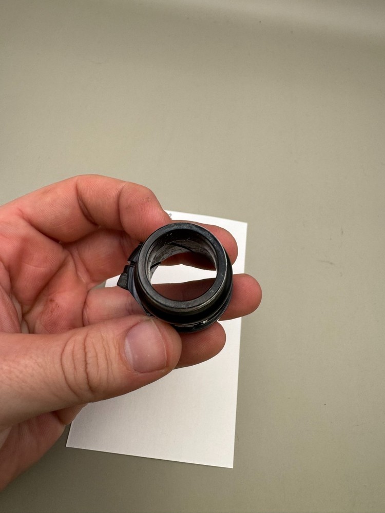 CCM PB Clamping Feedneck Dye Thread-Black