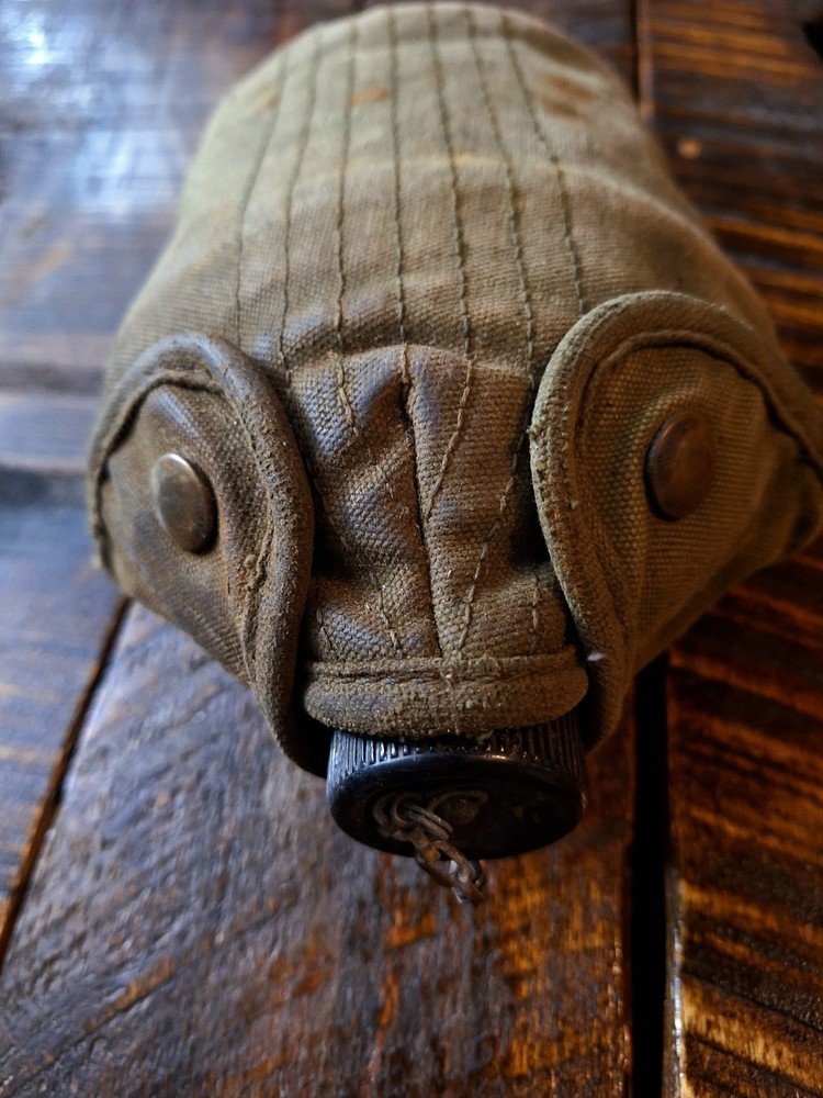 WW ll US MILITARY ISSUE CANTEEN