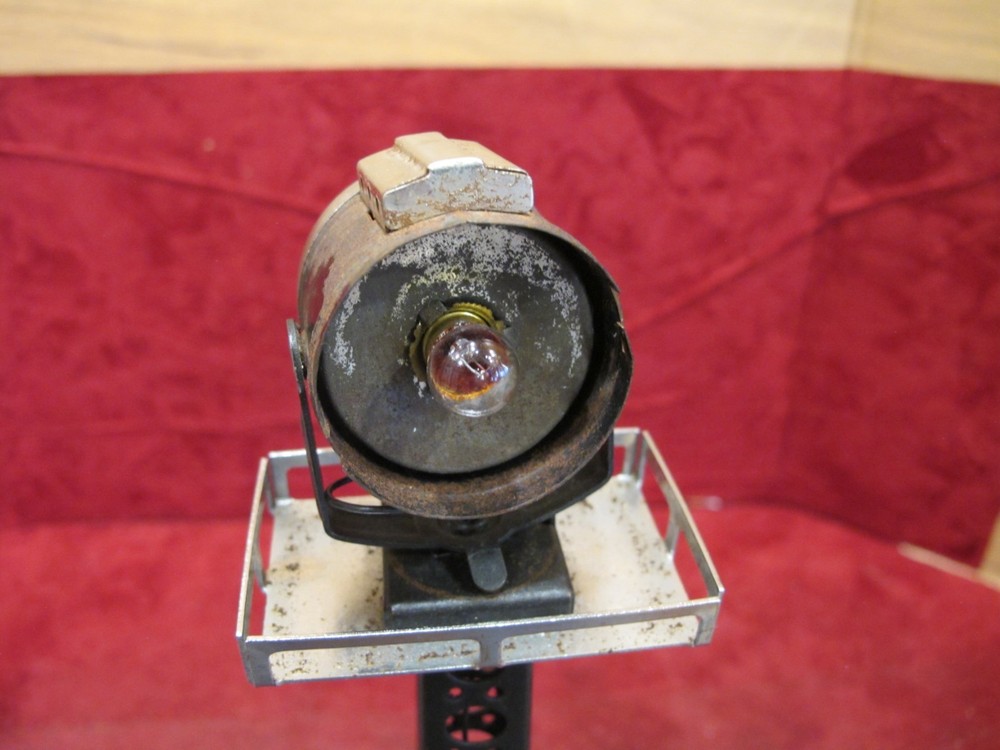 MARX O SINGLE HEAD FLOOD LIGHT TOWER.
