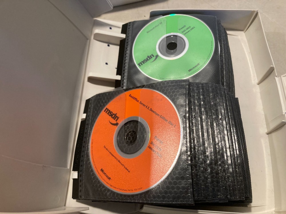 Microsoft Developer Network MSDN Disc Cases Empty Lot of 2 w/ Video Game Disc