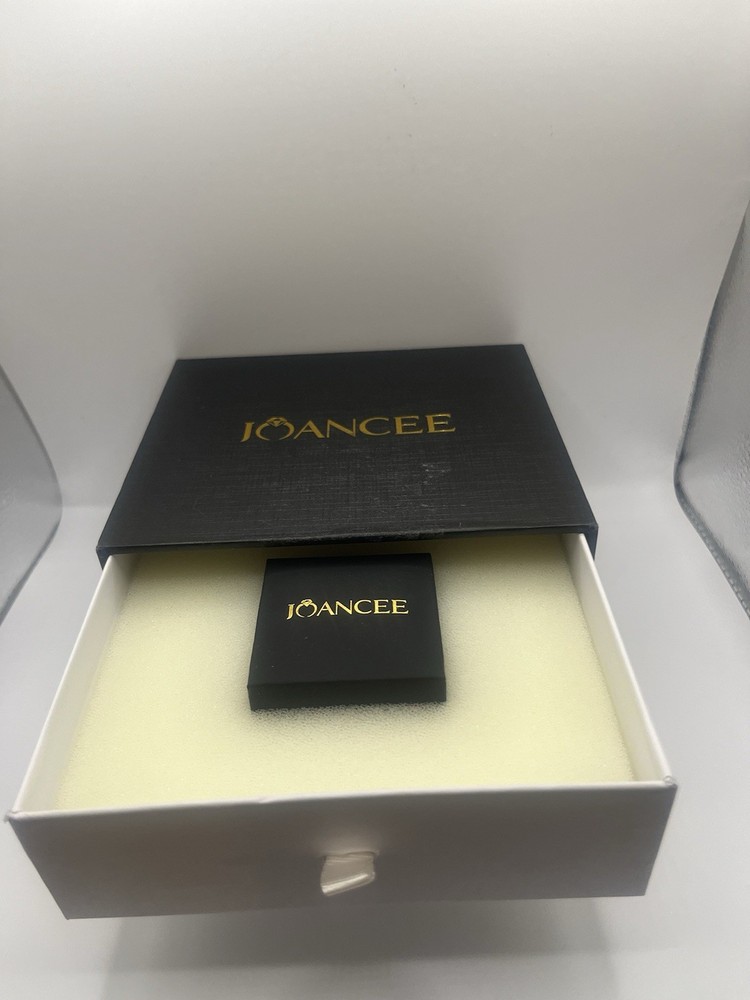 joancee empty Display And Ring box With Cleaning Cloth