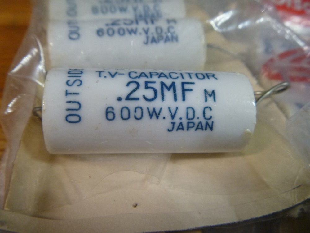 Porcelain Capacitors 600V various values (qty: 188)