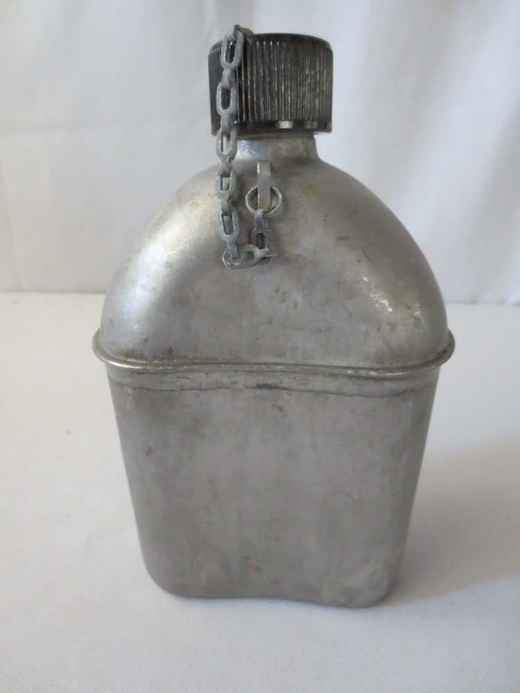 WWII Canteen Navy Vollrath 1945 w/ old wool lined cover lift the dot snaps