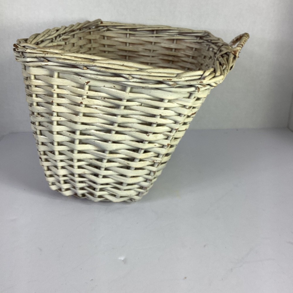 VTG Wicker Storage Container Front Handlebar Bicycle basket Needs Some Paint
