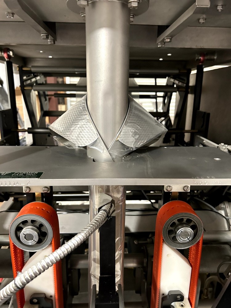 VFFS PACKAGING MACHINE TRIANGLE PACKAGING MACHINERY, BAGGER Model SB6C STAINLESS