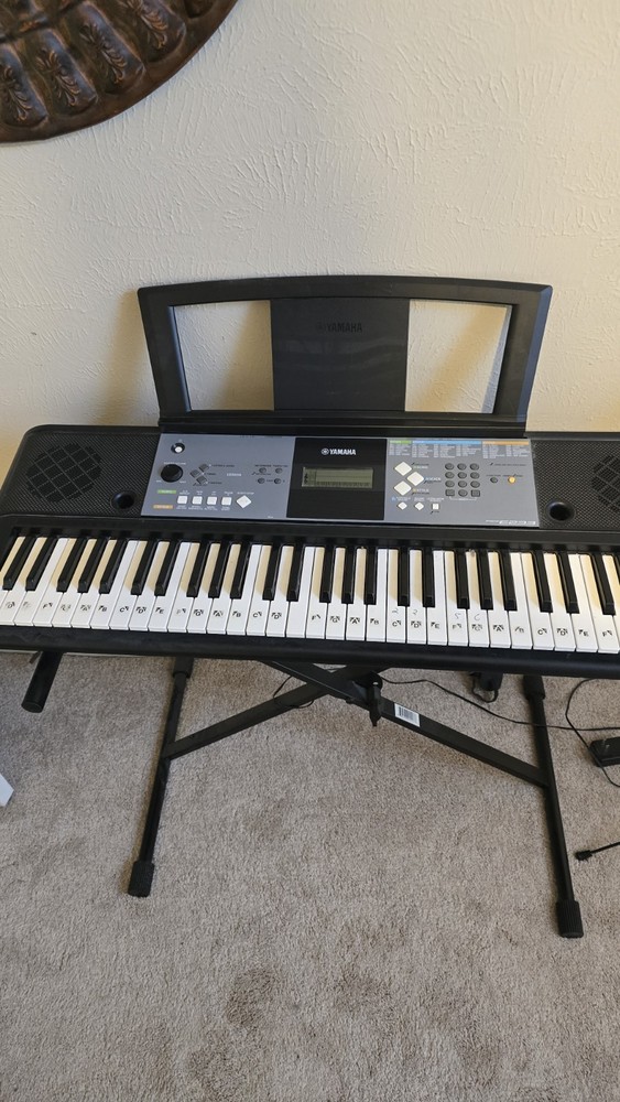 Yamaha PSR E233 Electronic Keyboard with stand