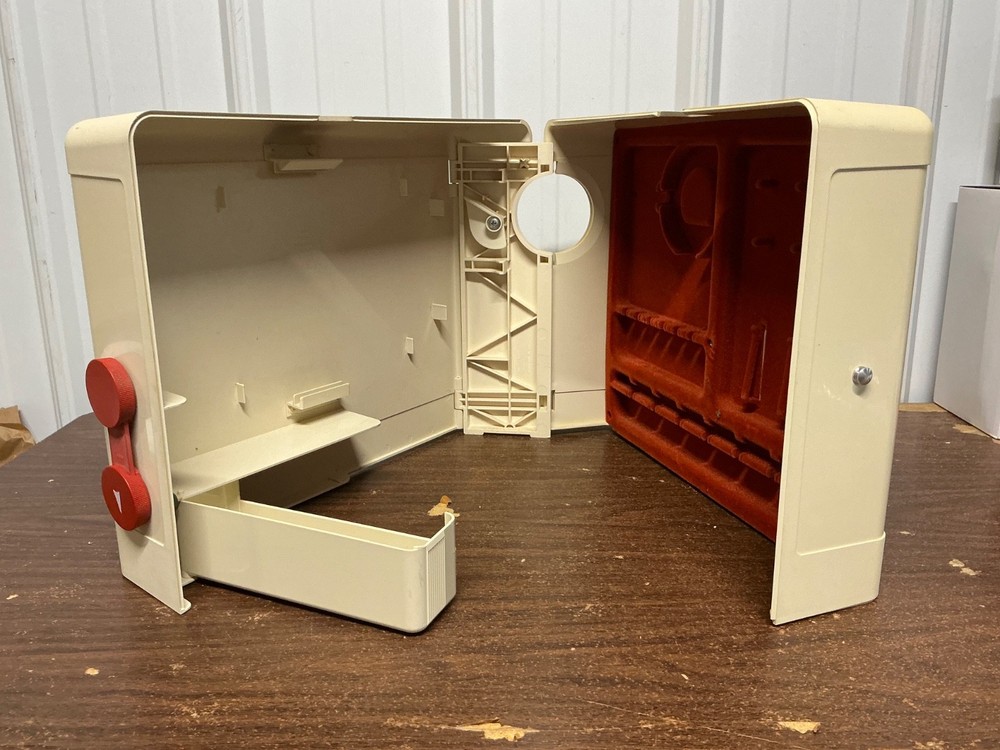 BERNINA NOVA 900 SEWING MACHINE CASE - EXCELLENT