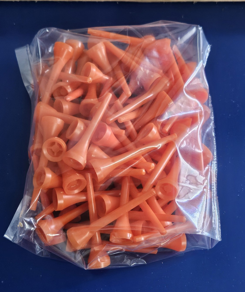 100 2" Plastic Golf Tees