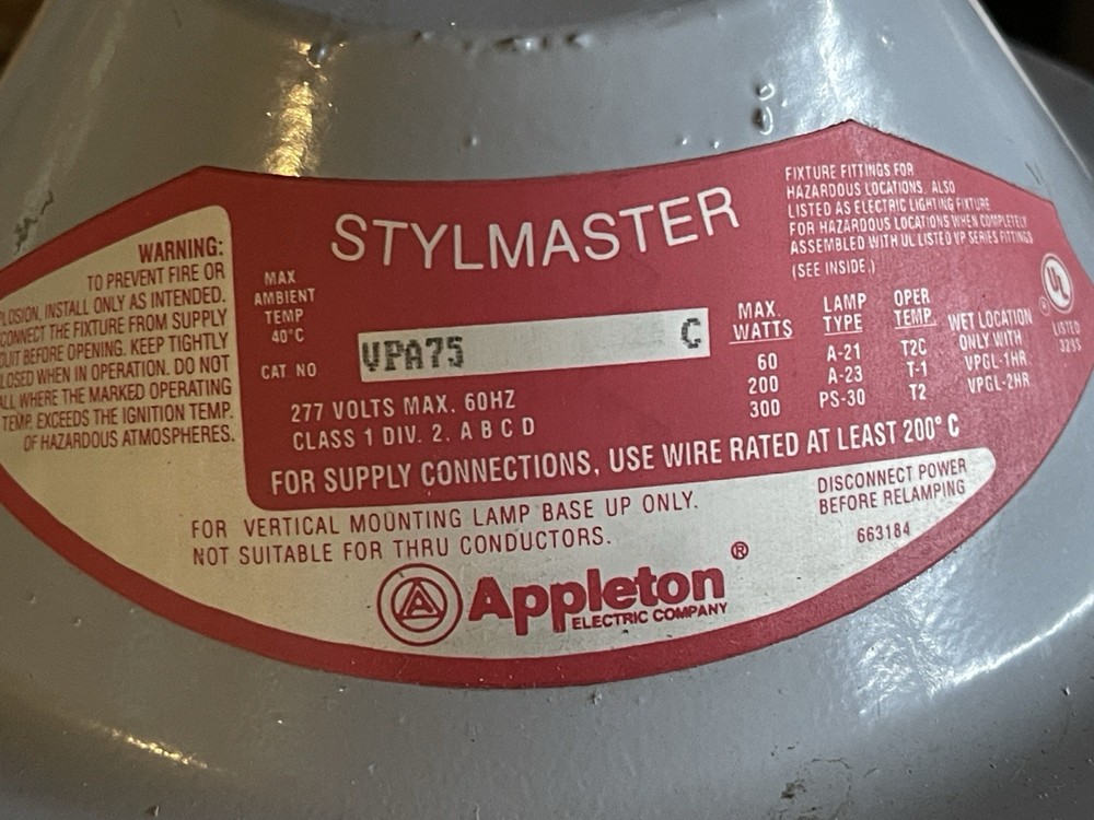 APPLETON STYLMASTER VPA75 EXPLOSION PROOF HURRICANE LIGHT