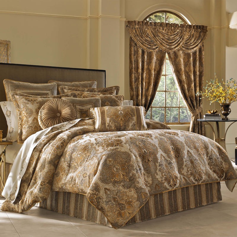 Bradshaw Natural 4-Piece Comforter Set By J Queen