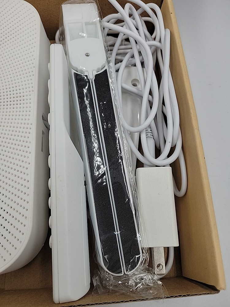 Wall-Mountable CD Player – White (USB Powered) w/ Box & Accessories (Opened)