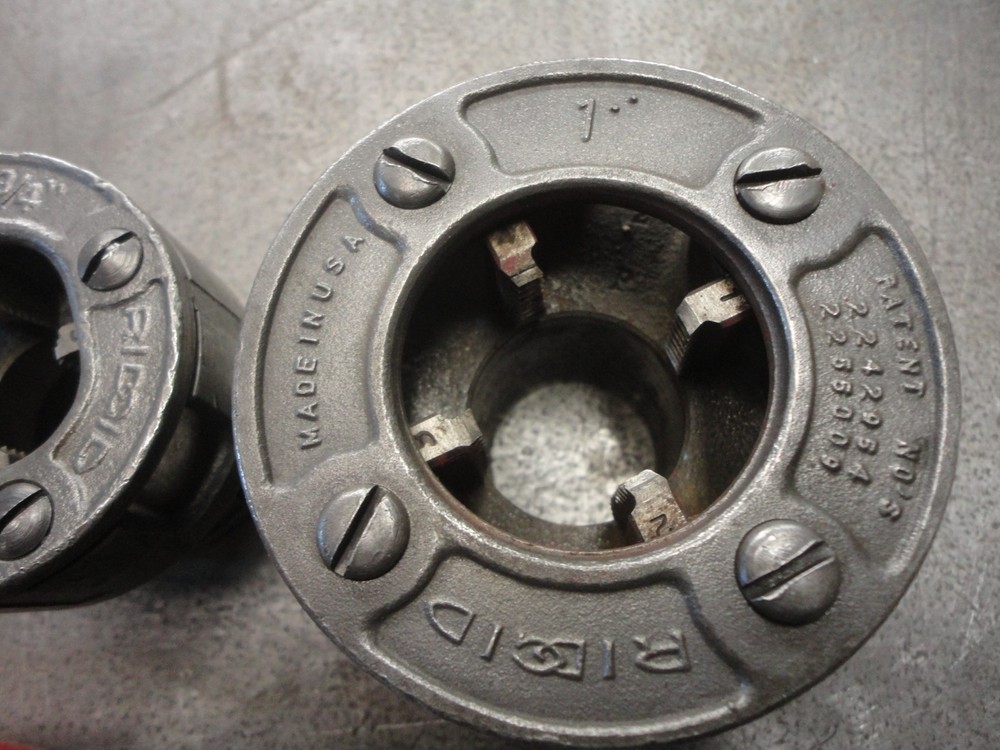 RIGID 00-R Pipe Threading unit & "TWO" Dies 3/4" & 1"