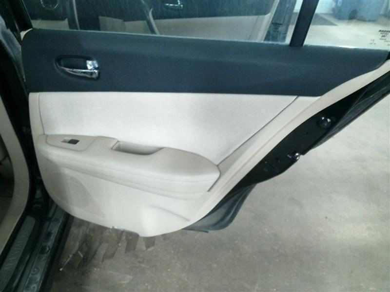 MAXIMA 2013 High Mounted Stop Light 104650029