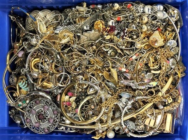 3 Pound Unsorted Huge Lot VTG Jewelry Vintage New Junk + Wear Resell Tangled In
