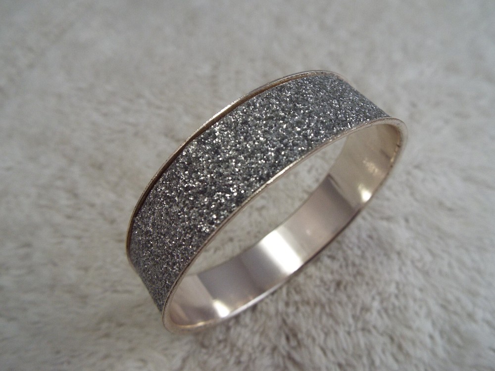 Silvertone Glitter Bangle Bracelet (B10)