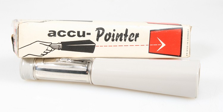 LIGHT UP PROJECTOR POINTER ACCU POINTER , WORKS W/ ORIGINAL PACKAGING VINTAGE