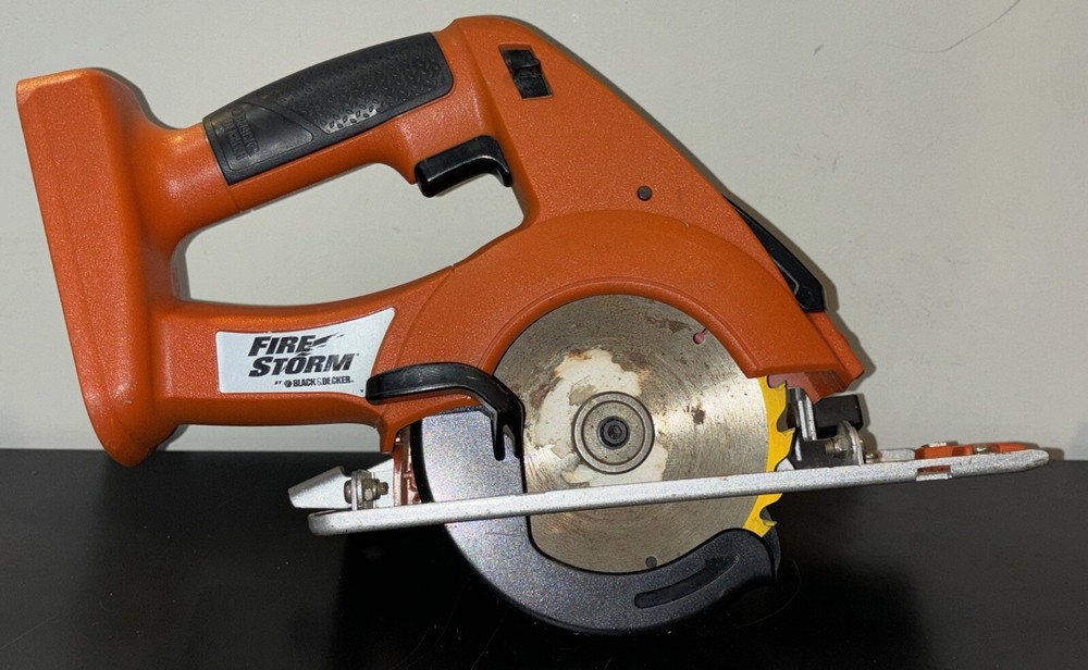 Black & Decker Circular Saw Firestorm 24V Cordless FS2400CS Bare Tool w/blade