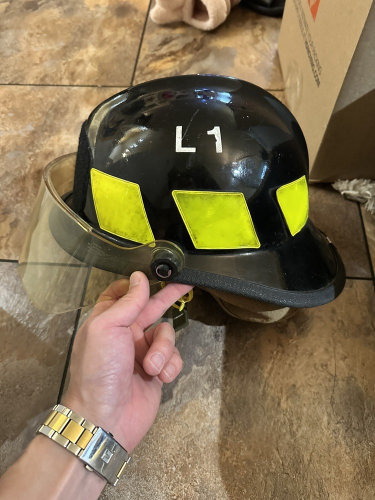 Cairns  & Brothers fire helmet