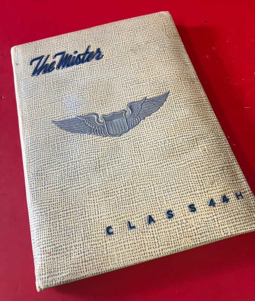 COLEMAN ARMY AIR FIELD PILOT FLYING SCHOOL CLASS BOOK 44-H