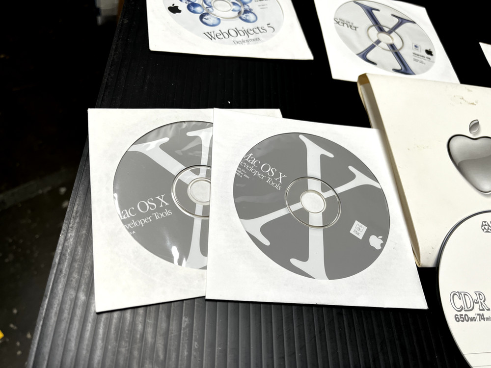 Mac OS X 10.1 Upgrade (2Z691-3258-A), Mac Manager, NetBoot, Developer Tools 8CDs