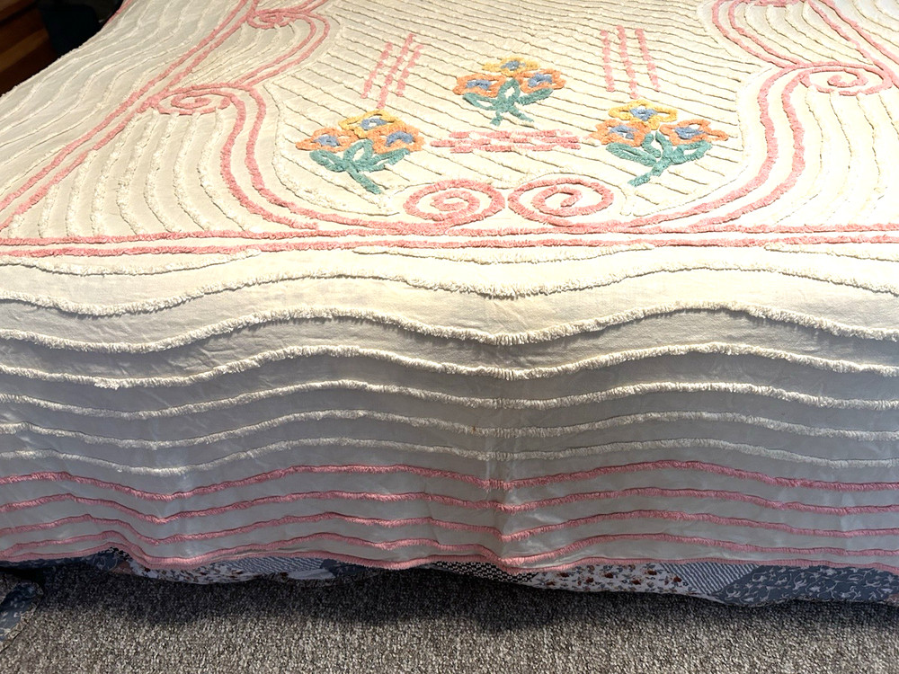 VINTAGE CHENILLE BEDSPREAD CREAM PINK