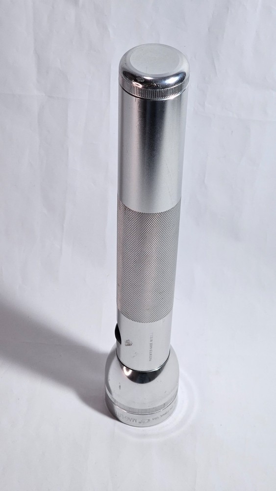 Mag-Lite Silver Flashlight (Standard Size)
