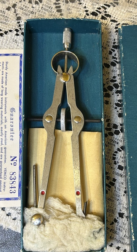 Vintage Vemco Pasadena Compass w box
